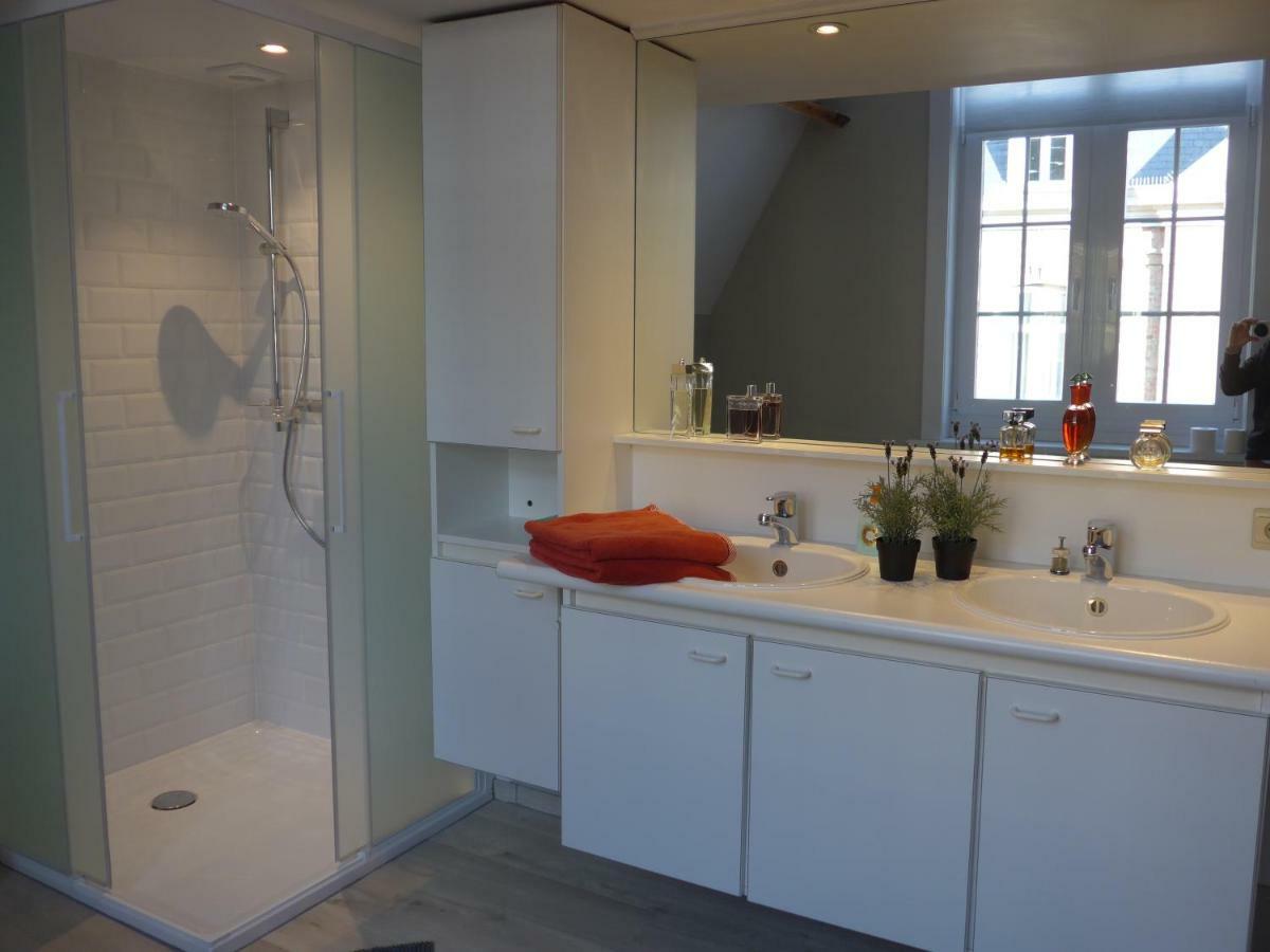 Belarte Framing Shop, Spacious Apartment With Garage In The Heart Of Ieper Bagian luar foto